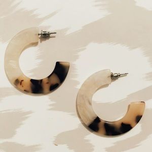 🆕 Stella Circle Double Tone Acrylic Earrings